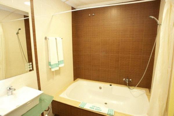Triple Room,65441065:JPEG